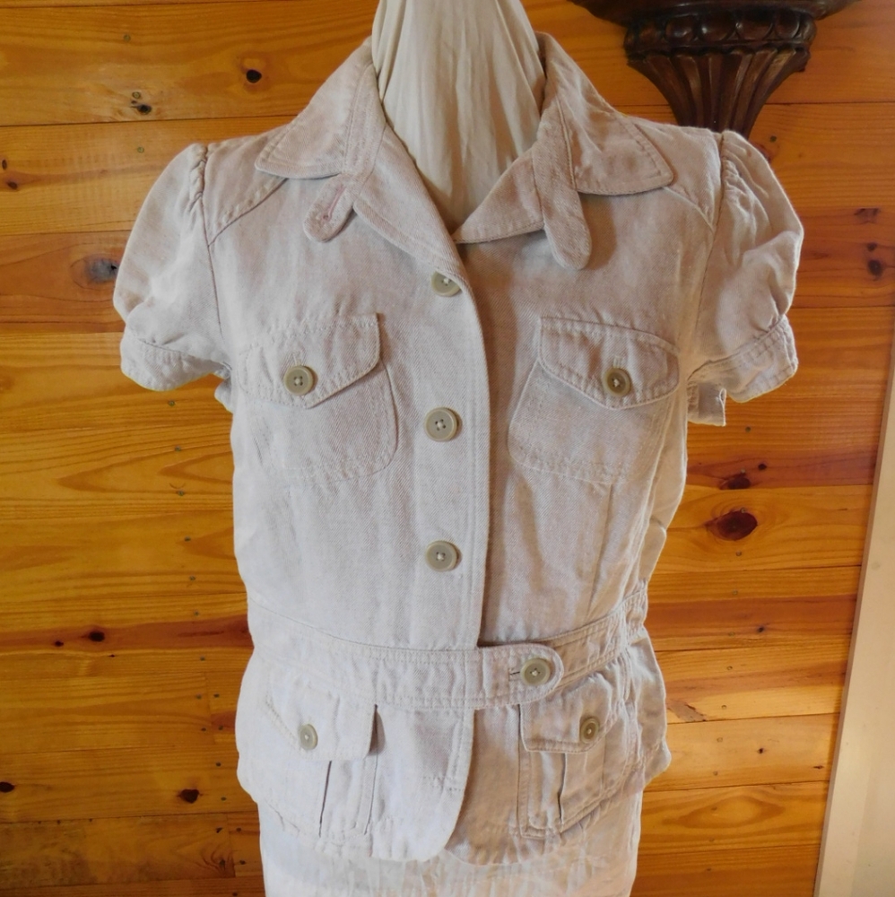 Stylish Beige Short-Sleeve Jacket